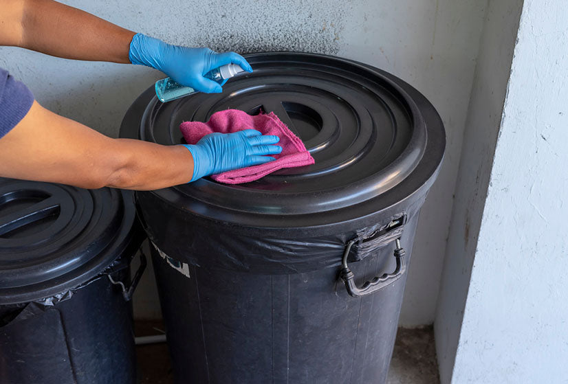 How to Clean a Trash Can and Keep It Clean | Plastic Place ...